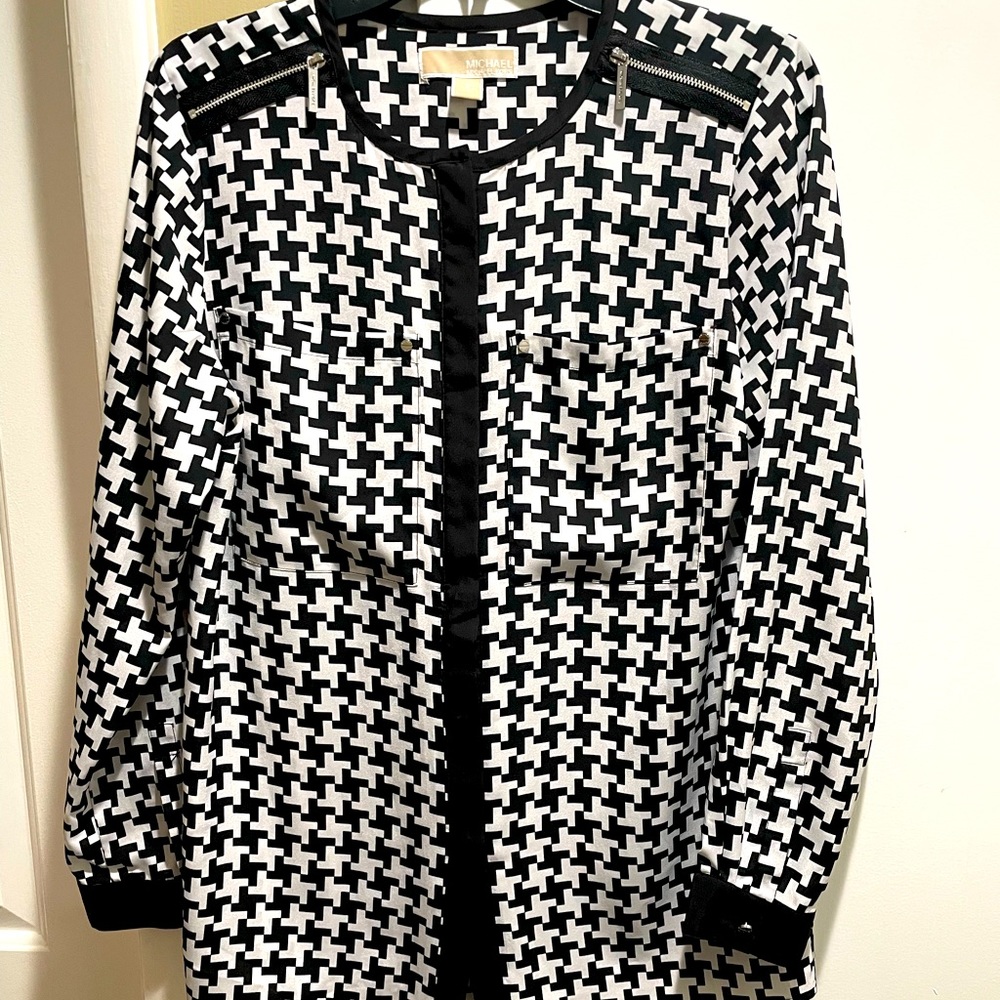 Michael Kors size 8 long sleeved Blouse